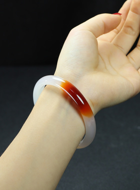 天然玛瑙一口糖手镯和田玉平替款俏色手镯