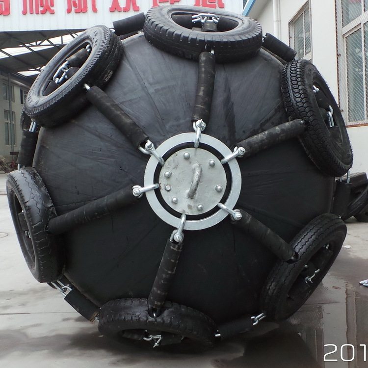 山东厂家供应驳船用耐磨橡胶条型靠球 鱼骨型护舷橡胶充气靠球