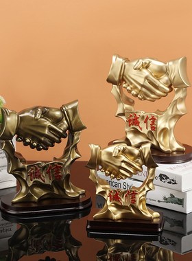 树脂工艺品创意欧式艺术摆件诚信合作商务摆件书房办公.室装饰新