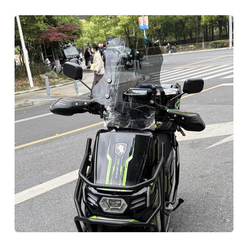 适用黑骑士电动车B2/B3/B5plus/E10改装前挡风玻X璃遮雨板配件