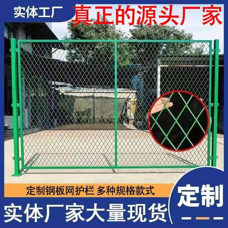 高速公路护栏网钢板网护栏果园机场围栏菱形铁丝R网防抛网框架护