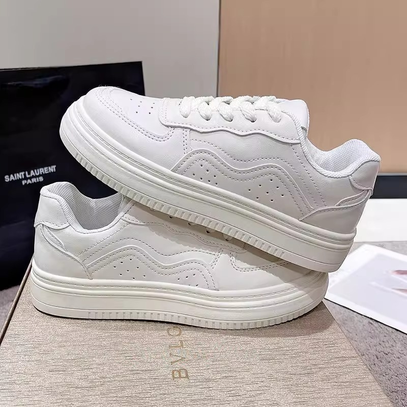 赵露思同款配裙子小白鞋