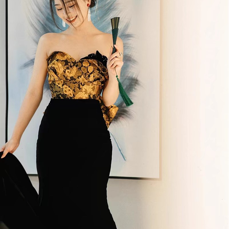 黑色玫瑰丝绒晚礼服鱼尾r抹胸新娘结婚新中式敬酒服法式年会演出
