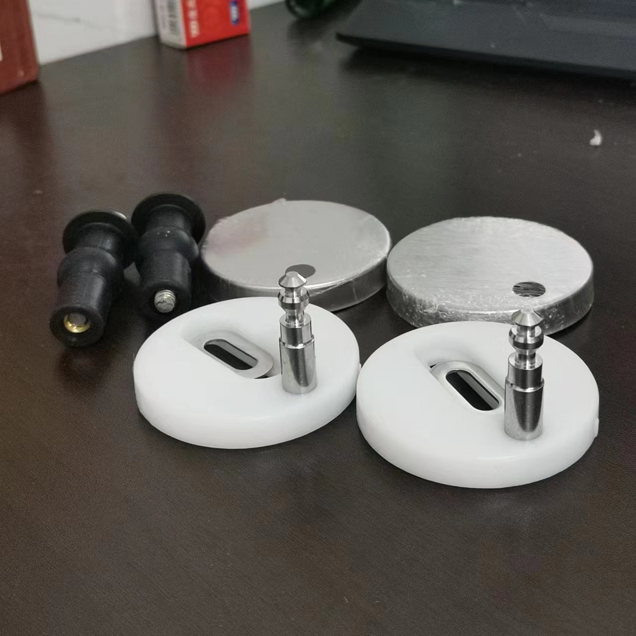 老式双槽不锈钢马桶盖螺丝底座膨胀螺丝坐便器盖板配件高度支架件