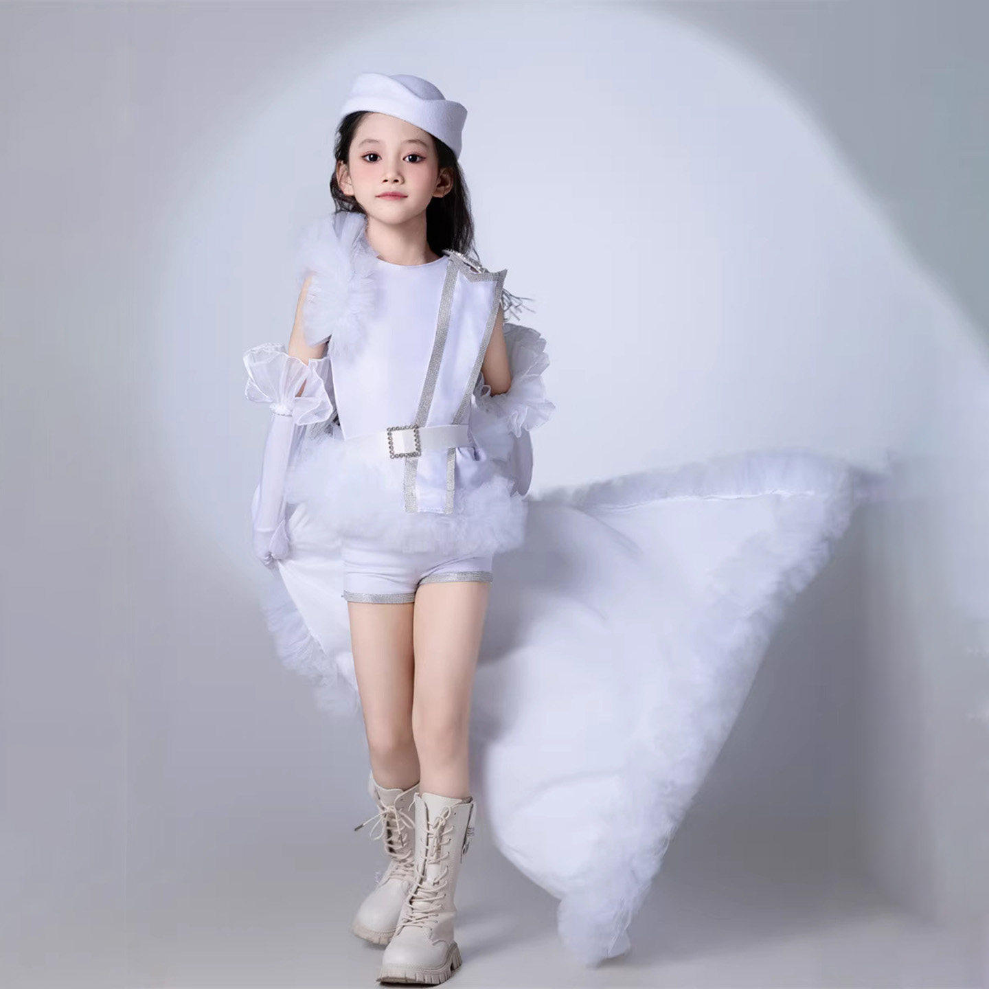 白纱拖尾走秀服装女童模特白色潮服T台复古勋章主题梦幻芭蕾pk赛9