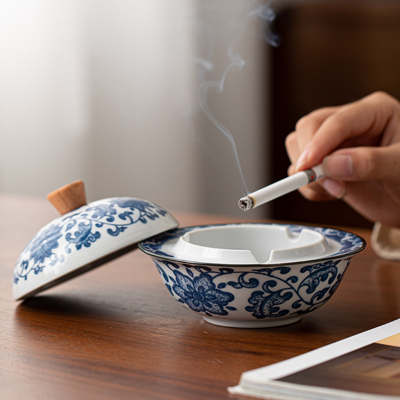 青花复古陶瓷烟灰缸带盖子办公室防飞灰防自燃烟灰桶防风雪茄烟缸
