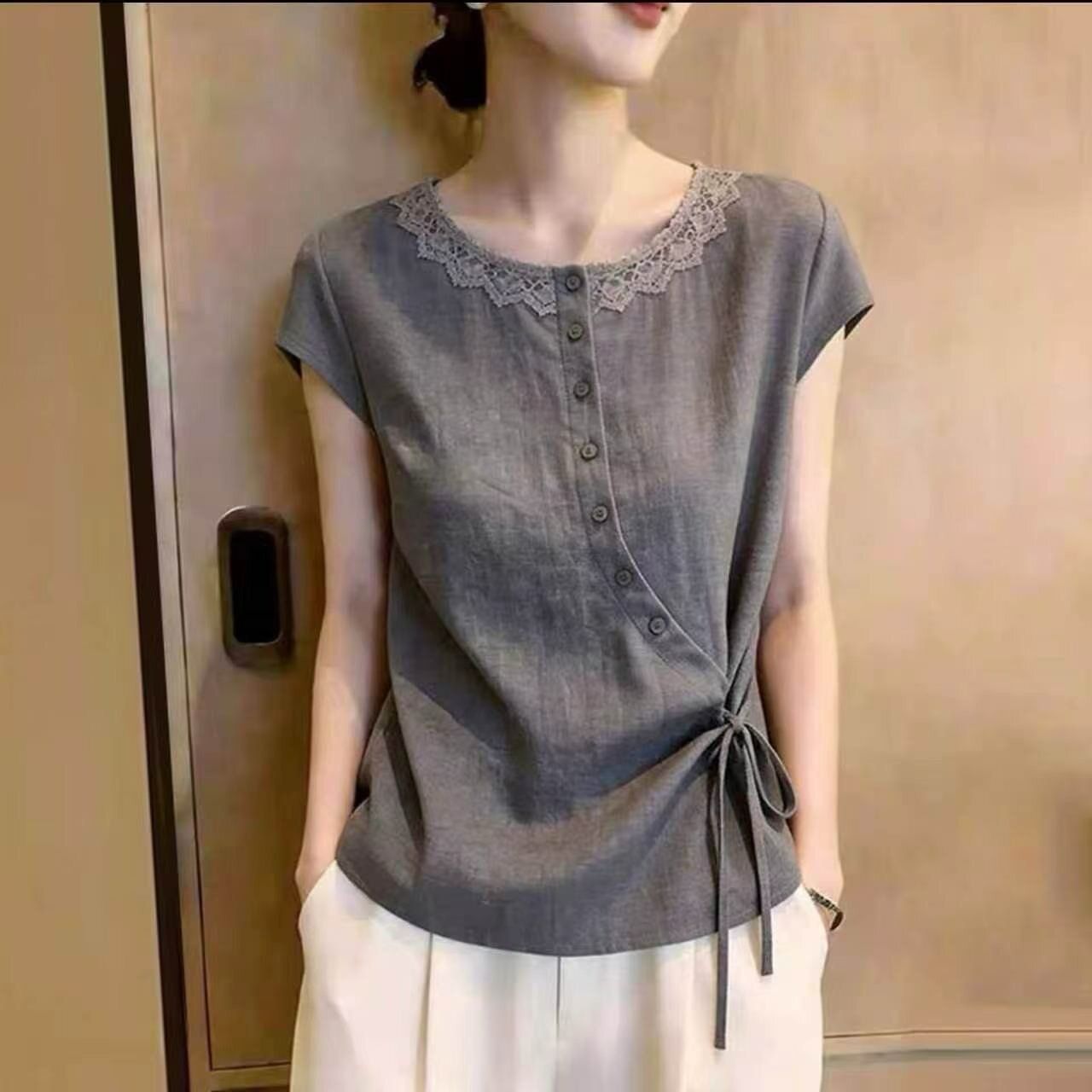 2026春季新款韩版显瘦减龄设计款蕾丝边斜肩无袖T恤女收腰上衣潮