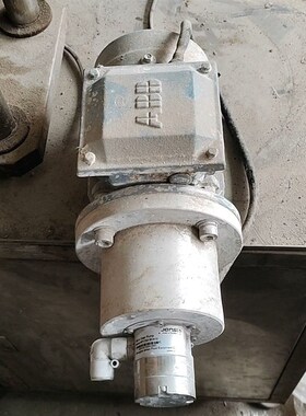 现在一个电机加JONSN小齿轮泵  X电机大概是