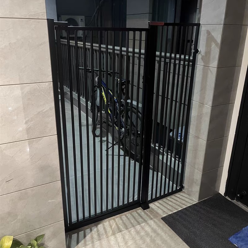 黑色定制防c猫门栏宠物栅栏拦猫挡狗栅栏杆大型隔离门免打孔室内