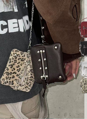 W3韩国小众deinet辣妹铆钉链条包牛皮卡包挂件包迷你零钱包斜挎包