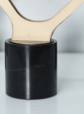 简约现代轻奢几何创m意摆件样板房售楼处玄关软装金属饰品书房摆