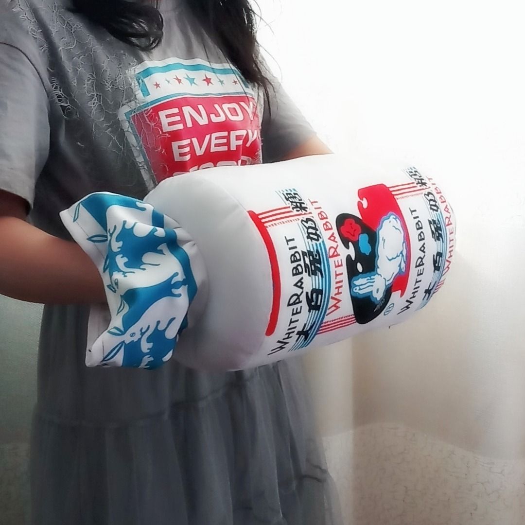 创意仿真大白兔奶糖暖手捂抱枕卡通糖果午睡枕冬季插手生日礼物女