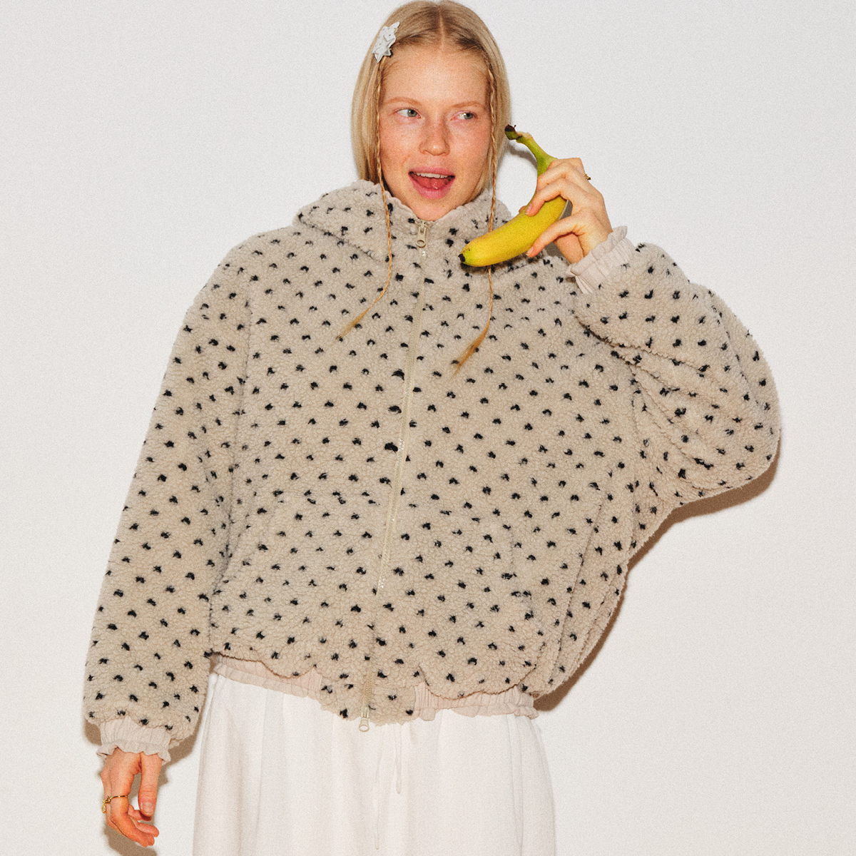 demi et demi×ROSYDOEDIAN赵露思联名波点摇粒绒米色宽松外套