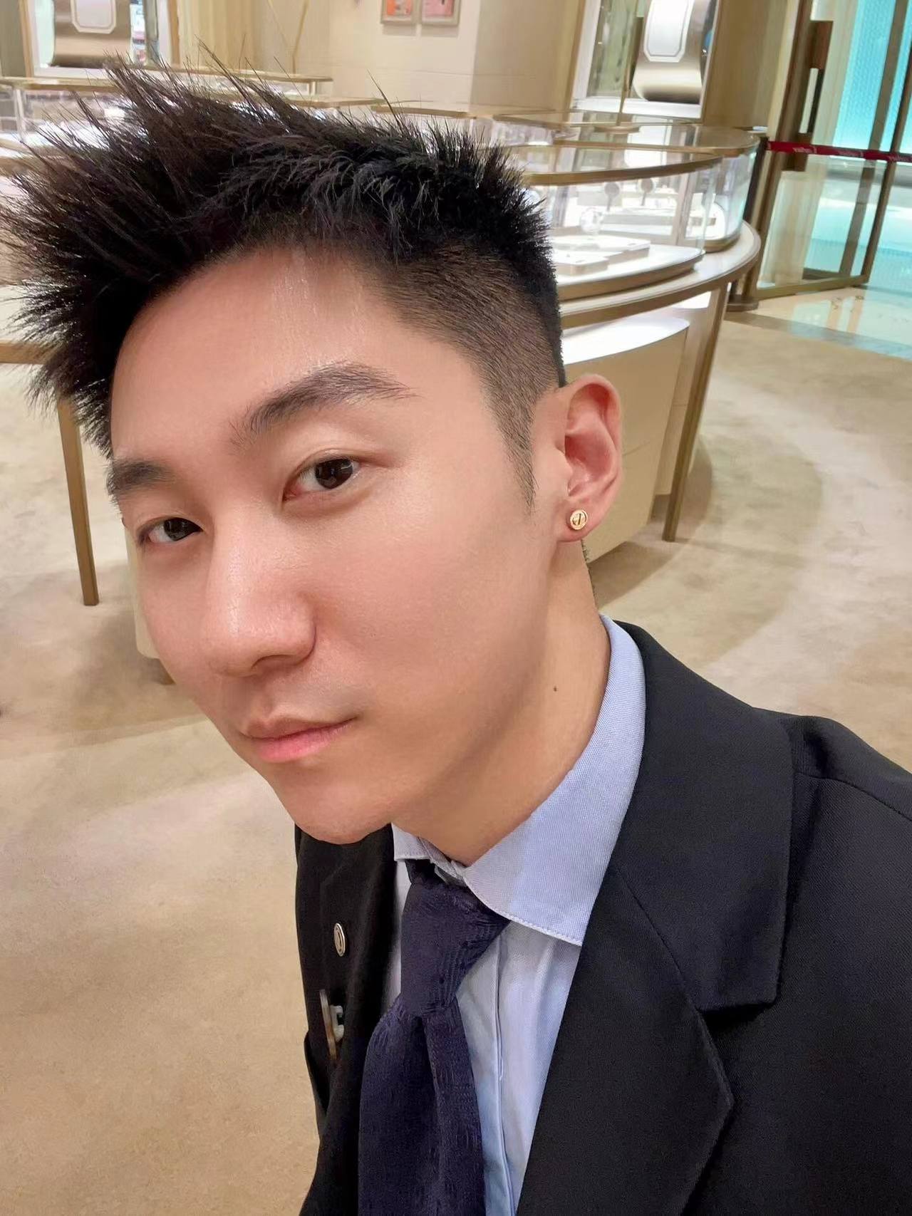 LOVE系列18K金玫瑰金黄金白金耳饰耳环男女耳钉情侣送礼物