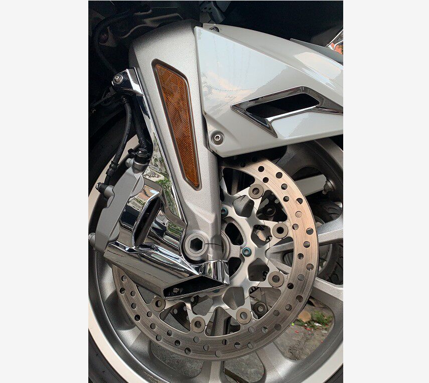 摩托车配件 18款金翼GL1800前挡泥板通风口装饰件 F6C泥瓦电镀件