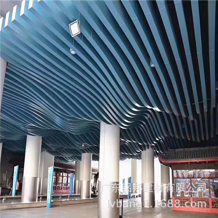 弧形铝方通装饰 厂家直供铝天花吊顶装饰材料 大厅吊顶弧形铝方通