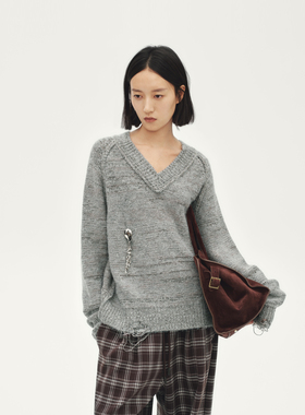 AVVENN可脱卸胸针灰色V领宽松廓形针织衫AL90601671
