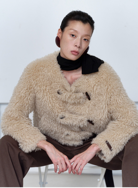 【沈梦辰同款】AVVENN设计师款圆领牛角扣短外套AL90105543