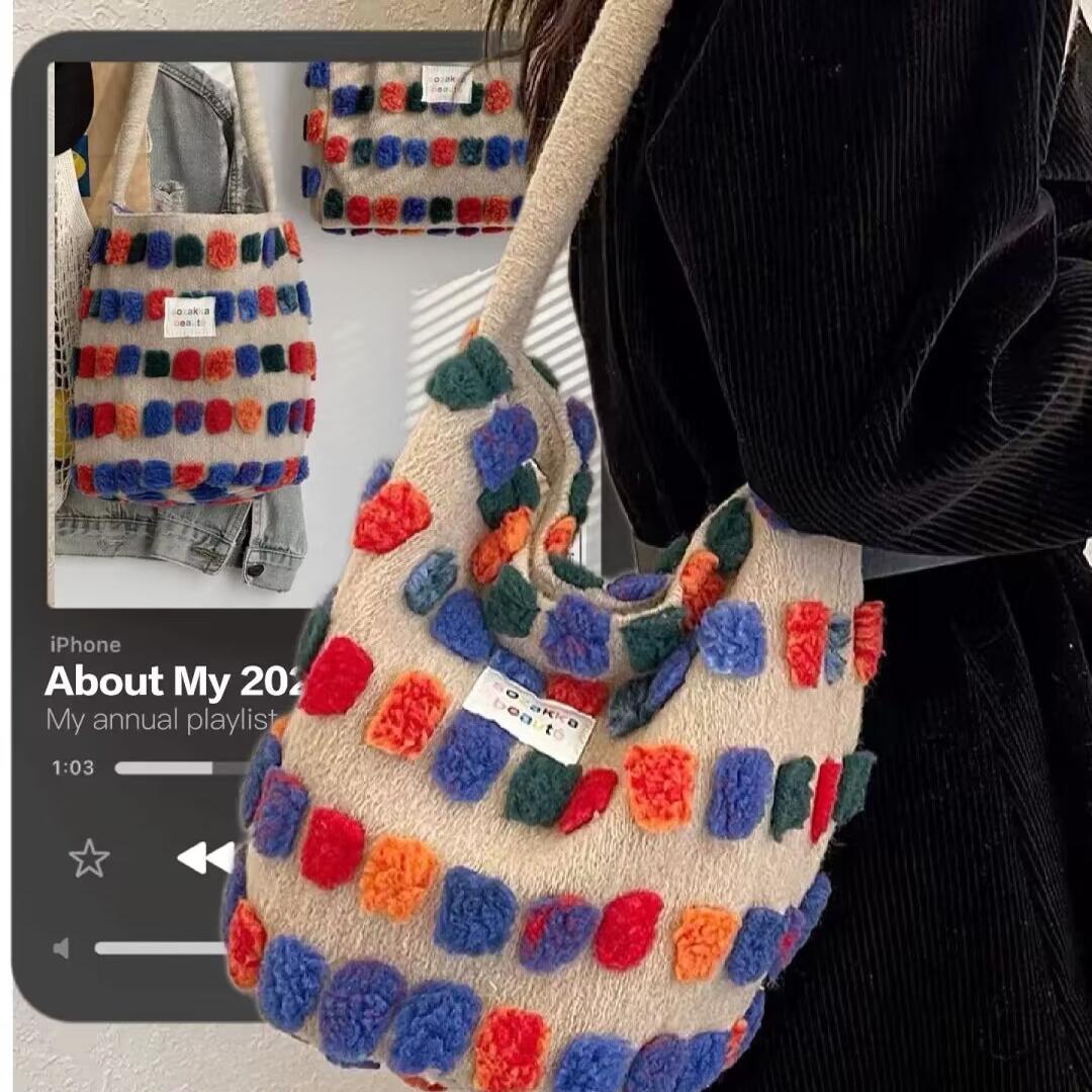 秋冬新款彩色毛绒水桶包斜挎包马赛克色块毛毛包复古小众单肩手提