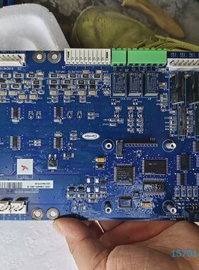 开利30HXC螺杆机主板32GB500182EE有2张，议价