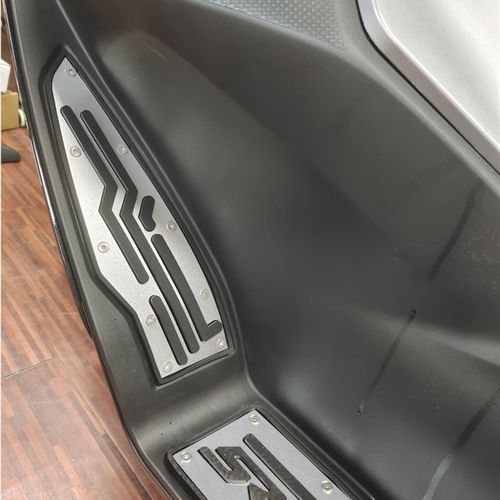 适用无极SR150GT改装防滑脚踏板新款CHNC铝合金摩托车后脚踏板配