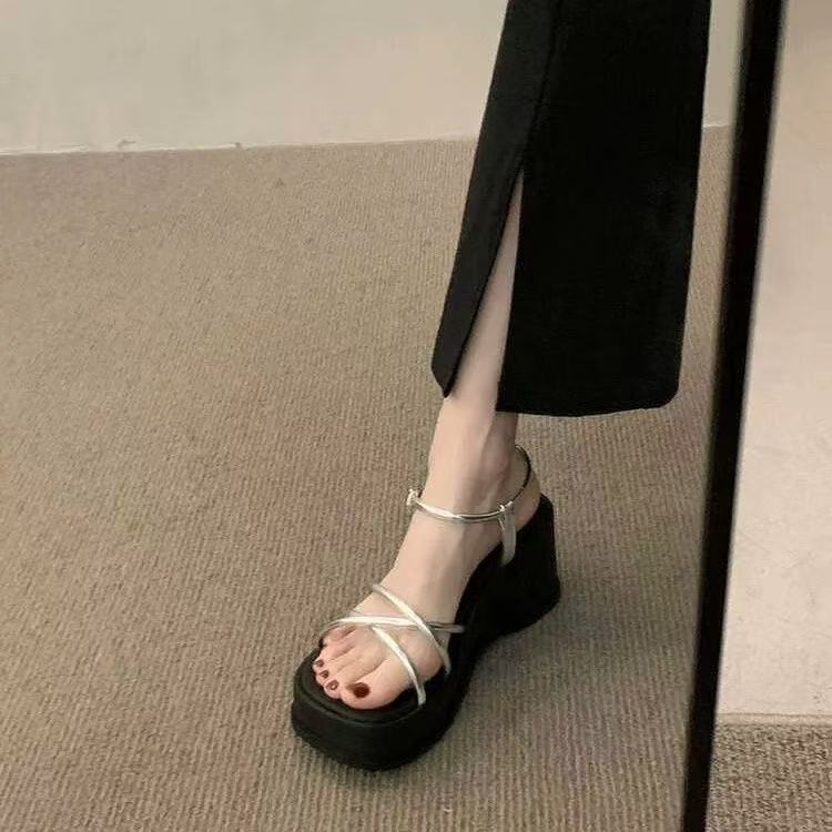 巨好看厚底增高罗马凉鞋女款2025新款夏季外穿配裙子高跟沙滩鞋女