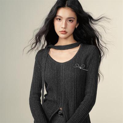小众设计感镂空爱心挂脖针织衫