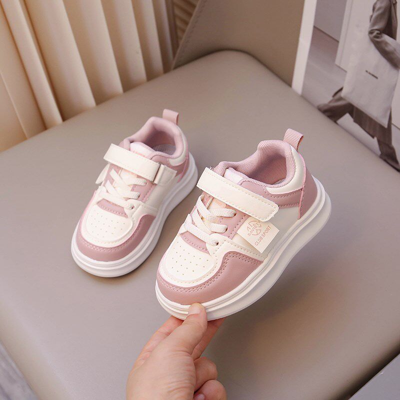 新品男童a鞋子2026年新款春季小童皮面运动鞋女童软底板鞋儿童休