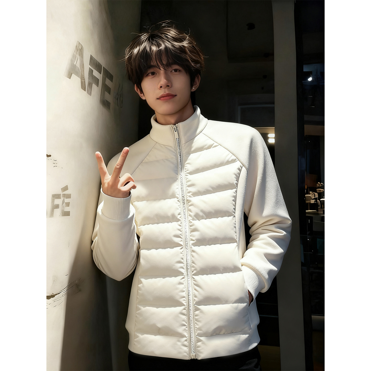 白色轻量化排骨羽绒服男