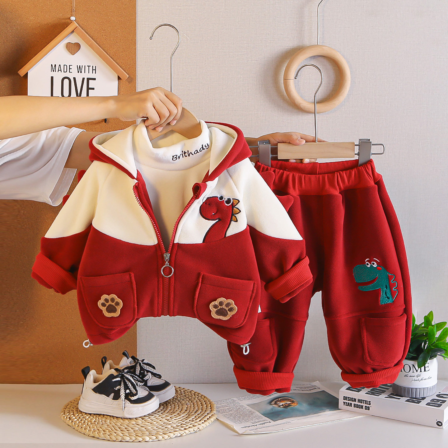儿童恐龙加绒连帽秋冬棉服套装