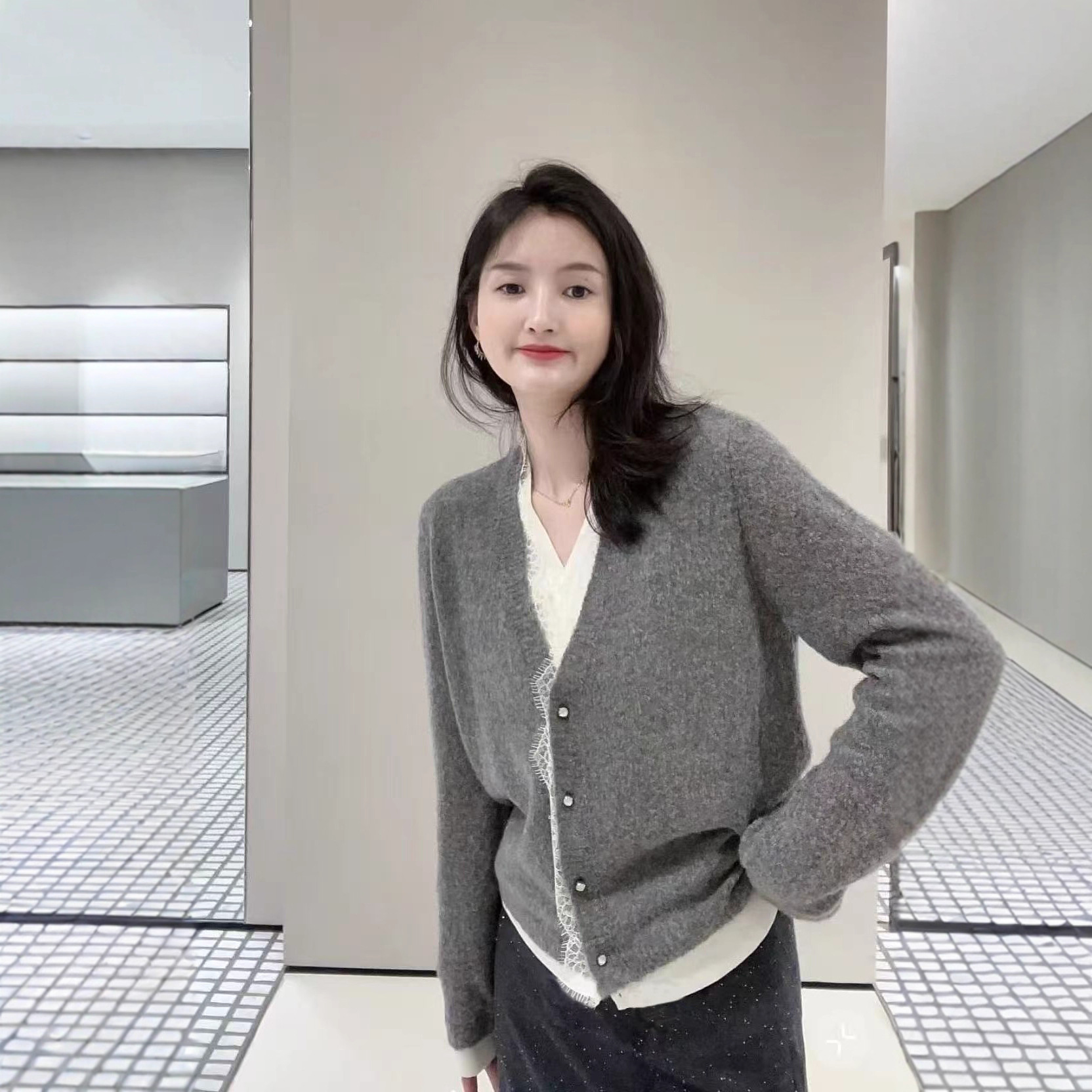 ES2025秋冬新款韩版纯色V领蕾丝边毛衣女宽松温柔风设计感针织衫