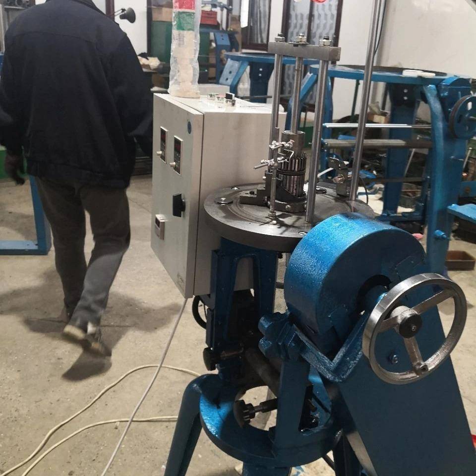 油气分离过滤编织丝网编织机厂家直供过滤编织丝网编织机