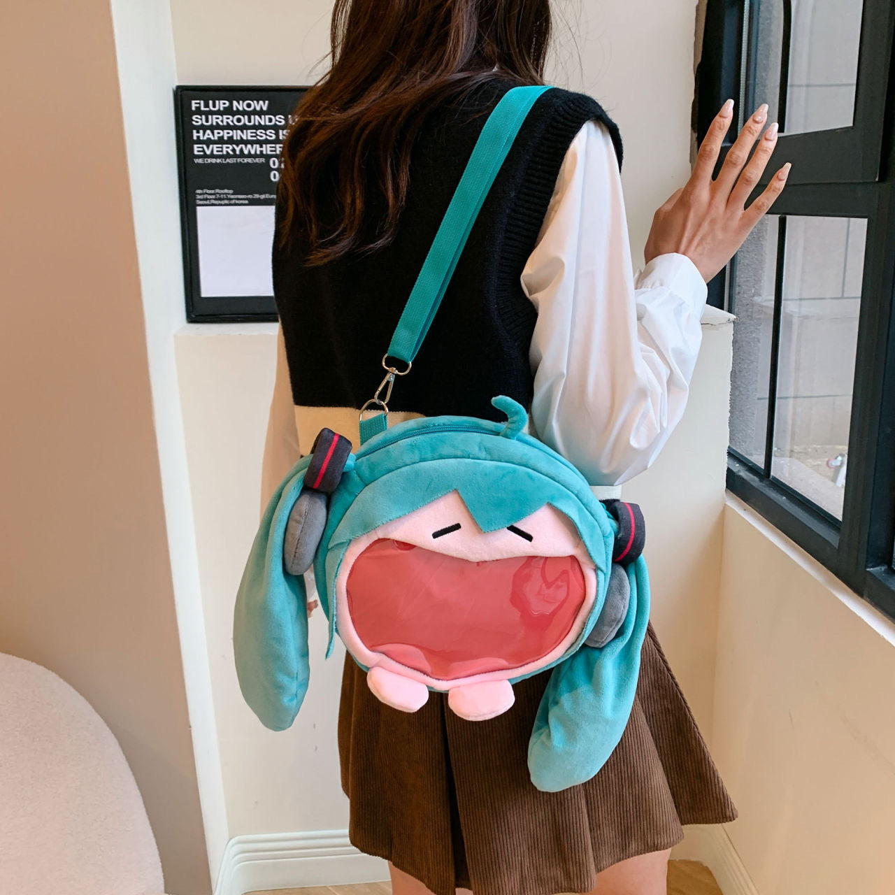 新款可爱miku初音未来fufu痛包玩偶卡通毛绒包包小众ins图片