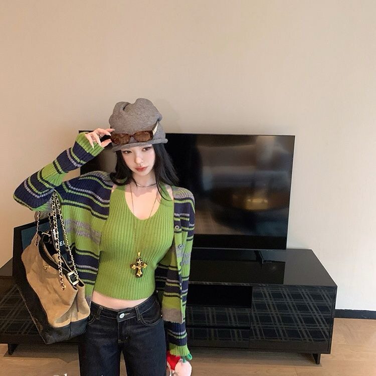 时髦模范生秋冬韩系撞色挂脖背心条纹针织开衫两件套女毛衣