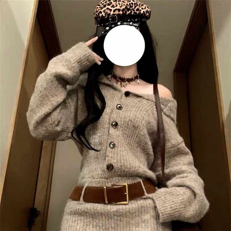 法式纯欲风一字肩针织毛衣连衣裙女秋冬2026年新款设计感包臀短裙