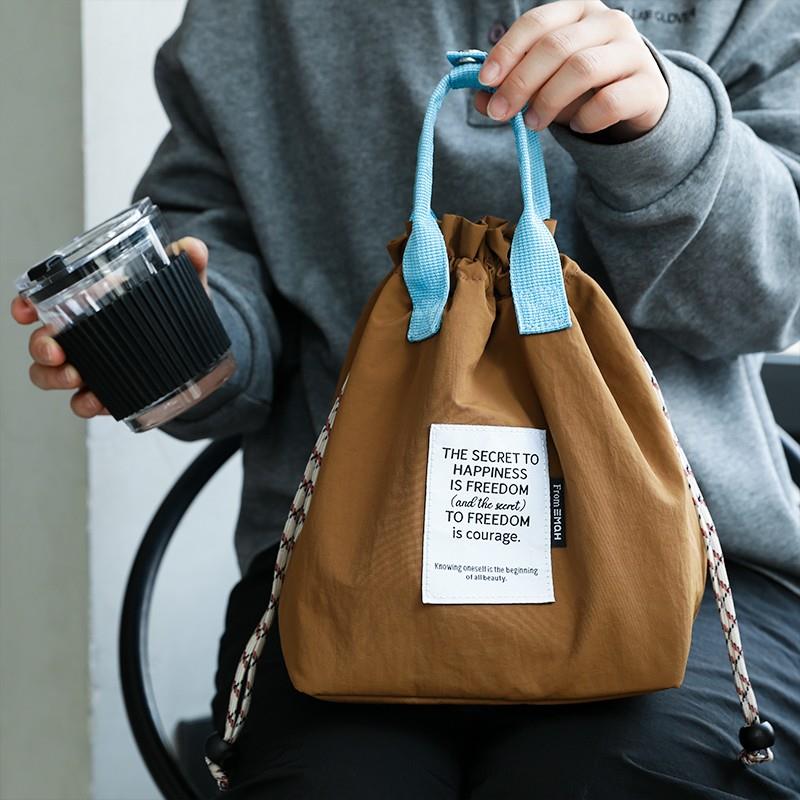 2025新款饭盒袋便当包手提便携保温上班族带饭抽绳束口袋子通勤用