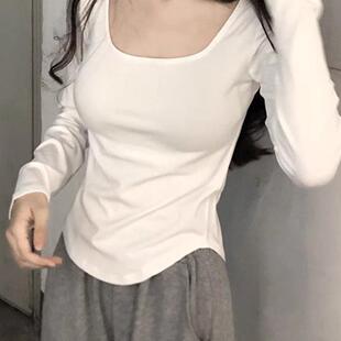 白色U领加绒打底衫女秋冬季长袖t恤修身显瘦纯欲风不规则短款上衣