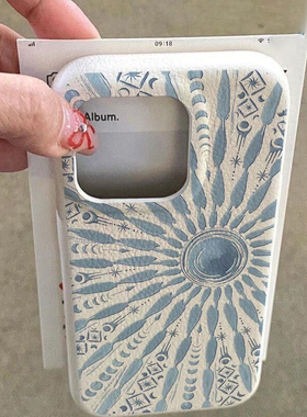 蓝色太阳图腾适用苹果17promax手机壳iPhone16plus新款15Pro14女13mini仿皮纹12创意11/78plus防摔xsmax套