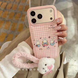 适用苹果17Air手机壳iPhone16promax可爱卡通15plus米菲兔14pro格子13/12/11粉色毛绒挂件7/8P保护套xr皮纹壳