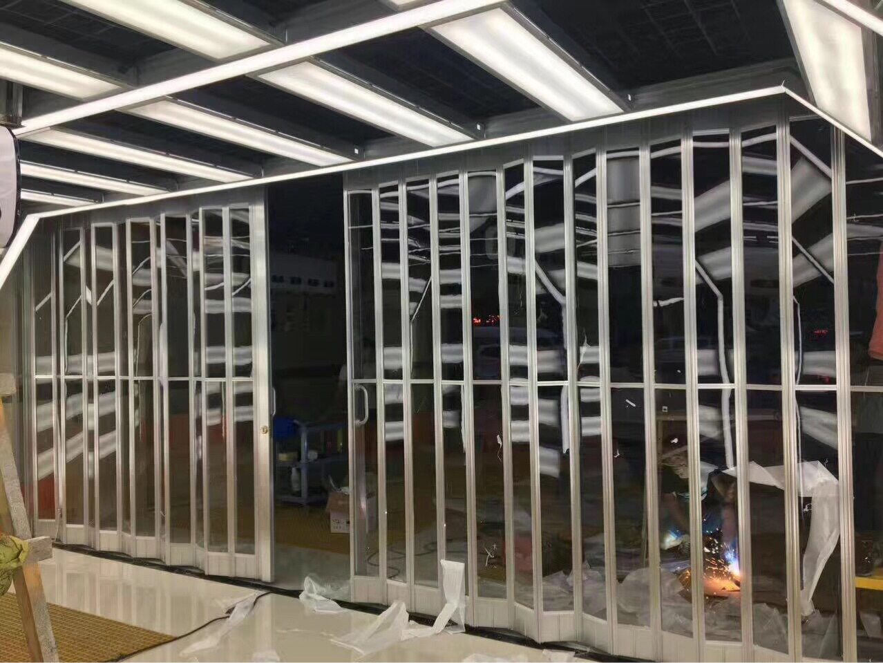 武汉铝合金折叠水晶门厂家电话 电动水晶门批发 透明折叠门价格