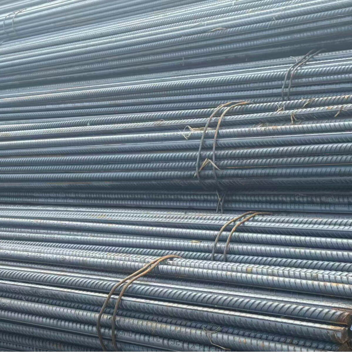 沈阳厂家现货螺纹钢带肋钢建筑工程抗震HRB400E三级钢筋螺纹直条