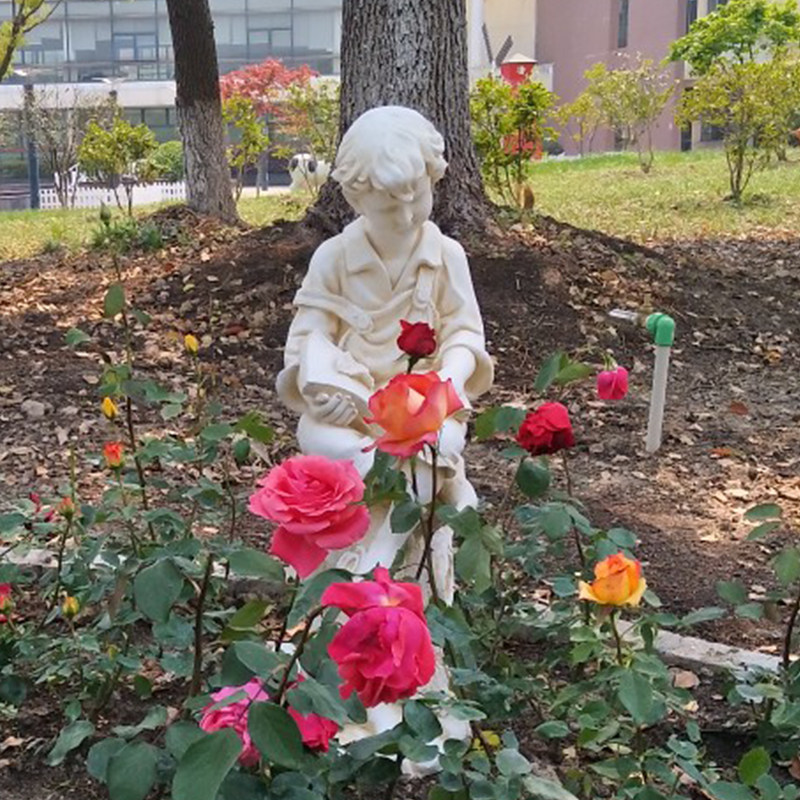 极速欧式人物雕塑校园文s化男女孩读书创意看书学校雕像装饰景观