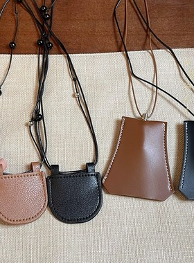 新品极简穿搭凹造型配饰挂脖迷你小包D耳机包眼镜夹长款项链2024