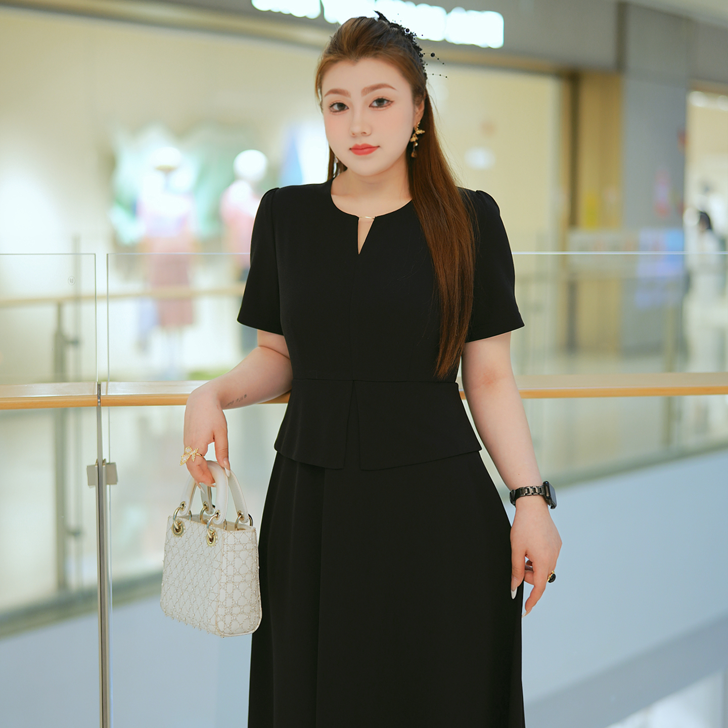 XYD71615气质小V领显瘦短袖贵气假两件轻奢修身大码收腰连衣裙