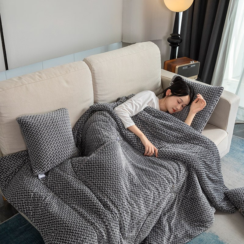 塔芙绒 抱枕车用被n子两用冬天加厚二合一折叠午睡汽车加绒毯子