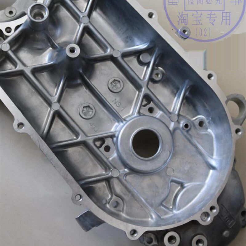 适用铃木摩托车丽至QS110T发x动机左齿轮箱UZ110箱体UR乐至曲轴箱
