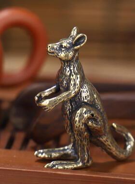 2022跨境欧美热销实心黄铜袋鼠铜摆件做旧黄铜书房办公桌趣味装饰