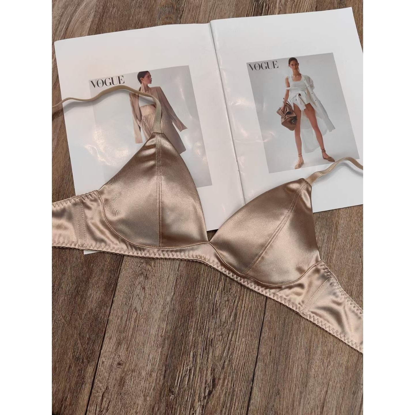 性感法式内衣薄款无痕缎面无钢圈三角杯文胸套装大胸显小大码内衣