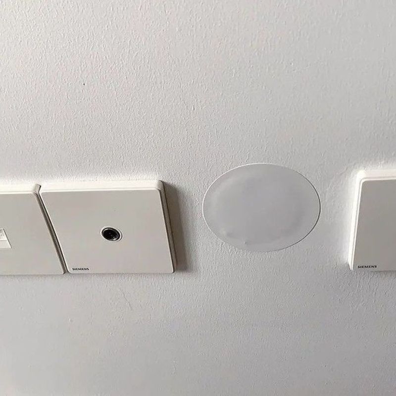 墙面瓷砖门板堵洞贴 白色 PVC 圆形自粘贴片 带背胶小孔遮盖修补