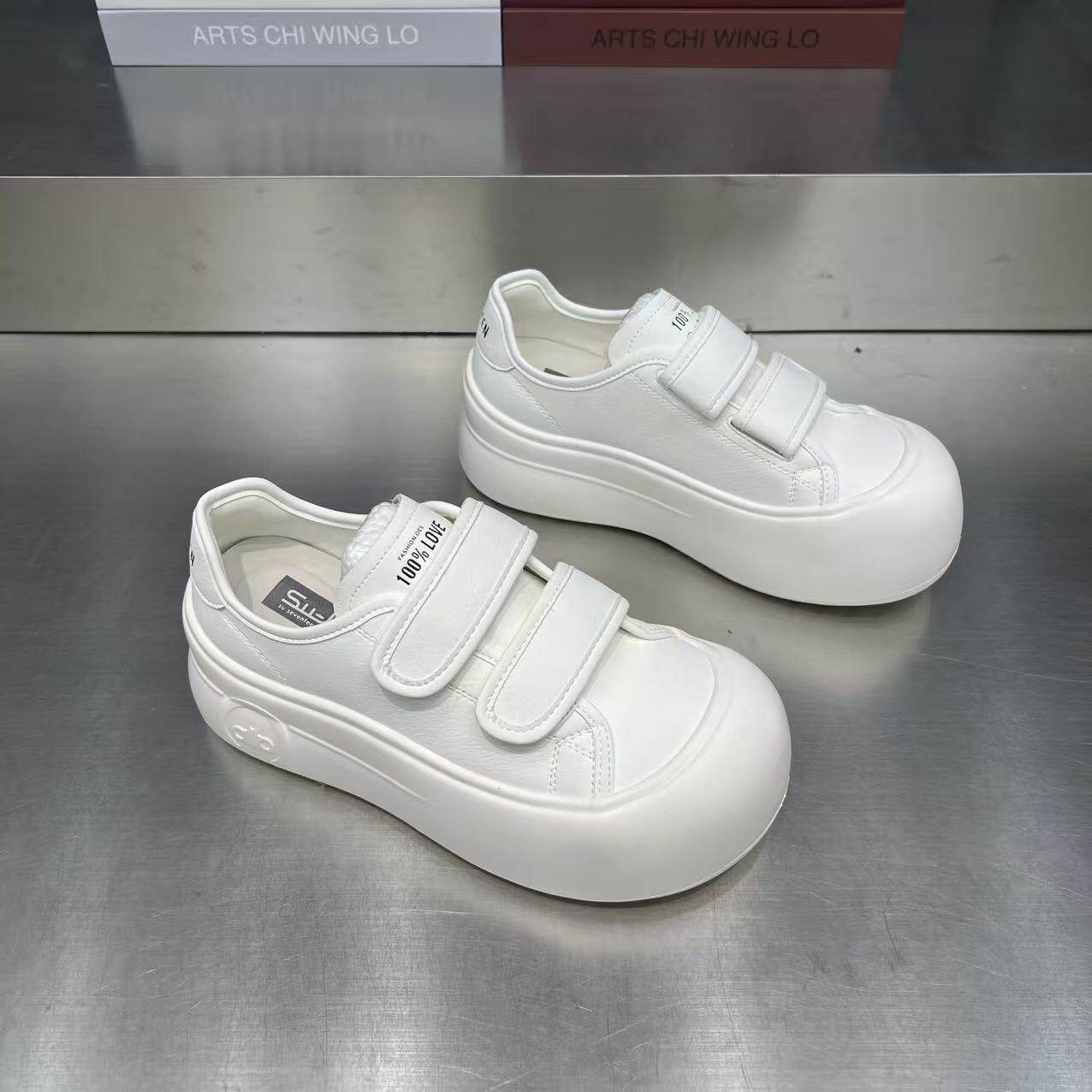 真皮韩版娃娃头小白鞋女2026春季新款洋气百搭魔术贴休闲板鞋单鞋